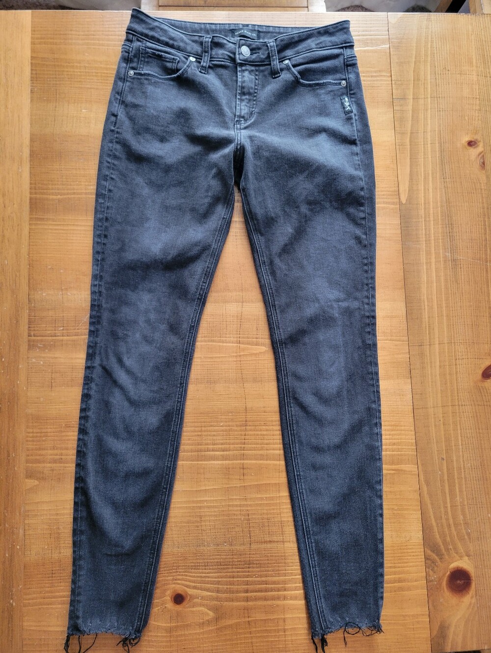 Silver Jeans Avery Black Skinny Jeans Size 29x31 Inseam 30 In Distressed Hem